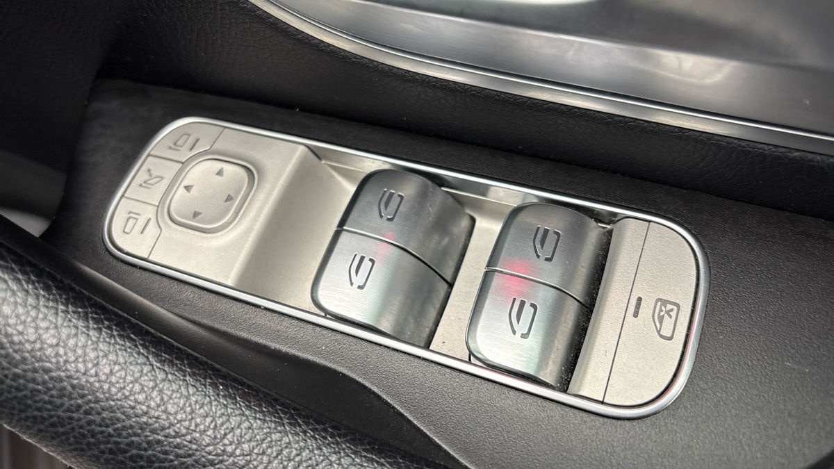 Mercedes-Benz GLE Image 30