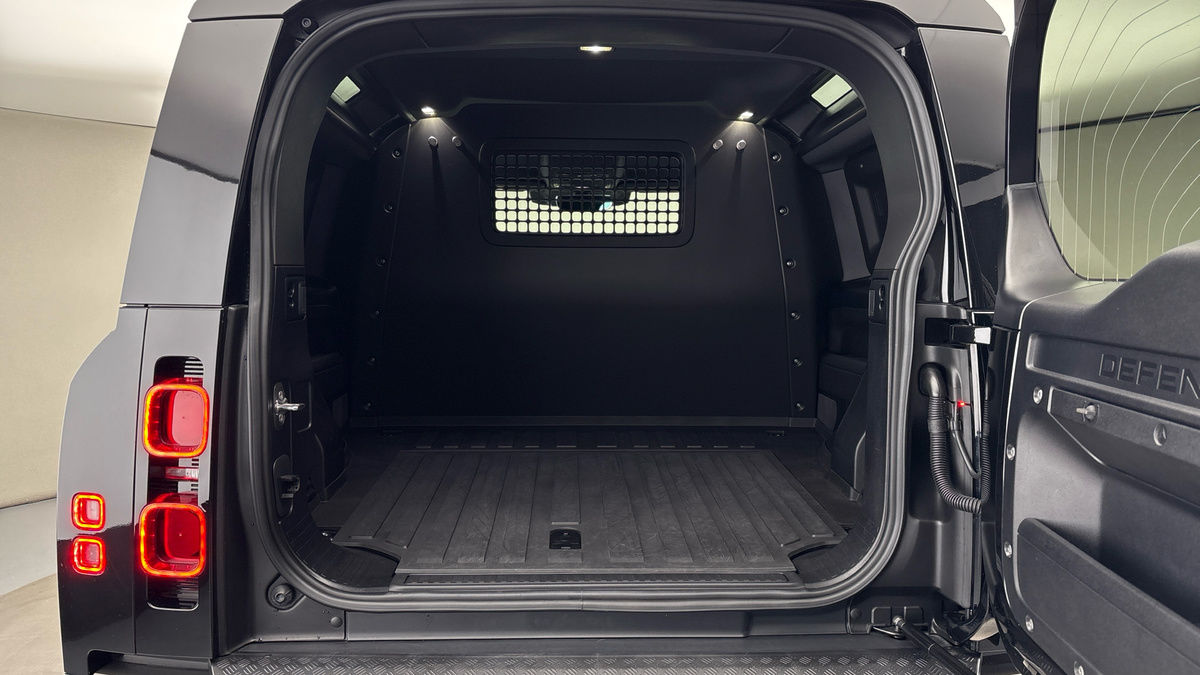 Land Rover Defender 90 Image 11