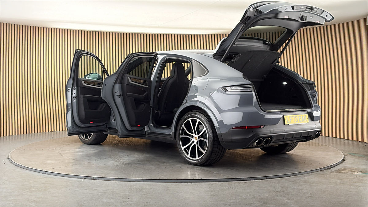 More views of Porsche Cayenne