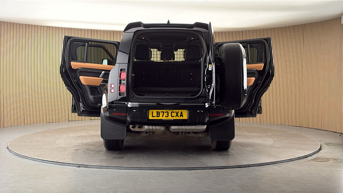 More views of Land Rover Defender 110