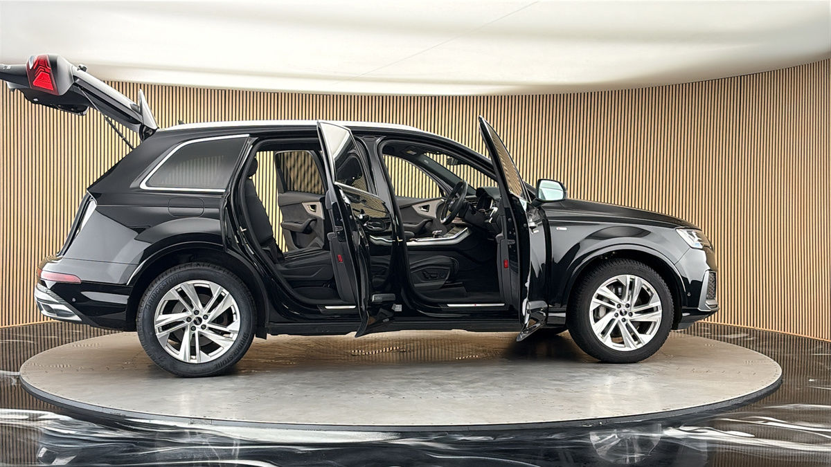 More views of Audi Q7