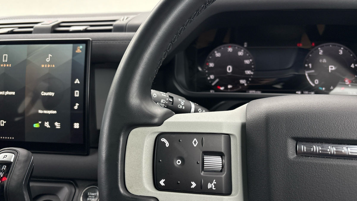 Land Rover Defender 130 Urban Image 13