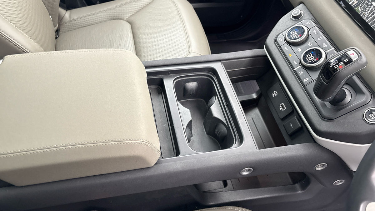 Land Rover Defender 110 Image 18