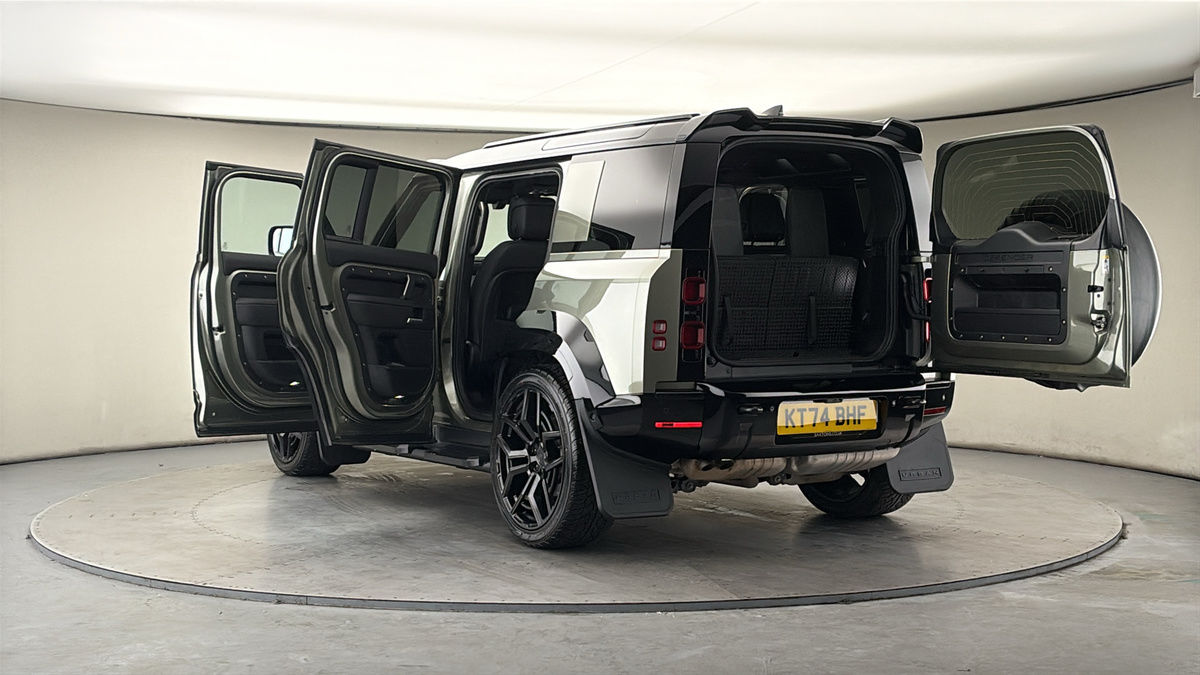 Land Rover Defender 110 Urban Image 23