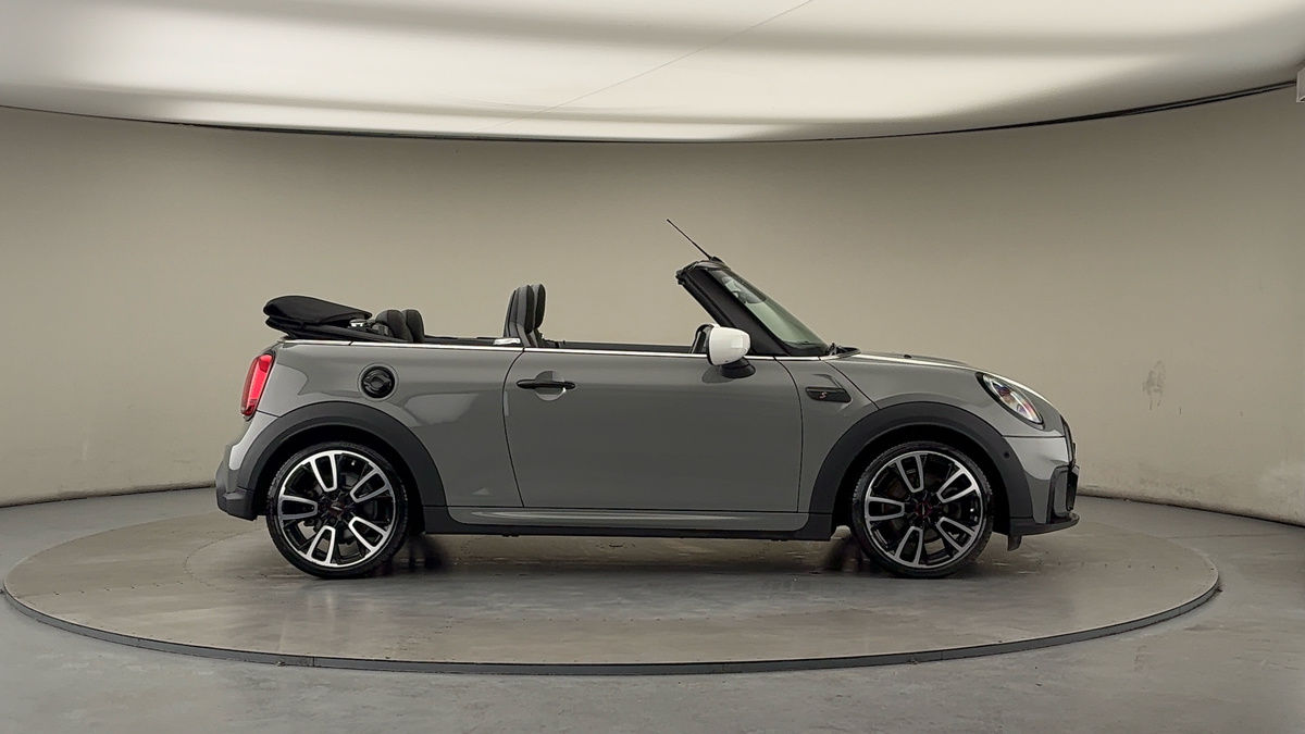 MINI Convertible Image 16