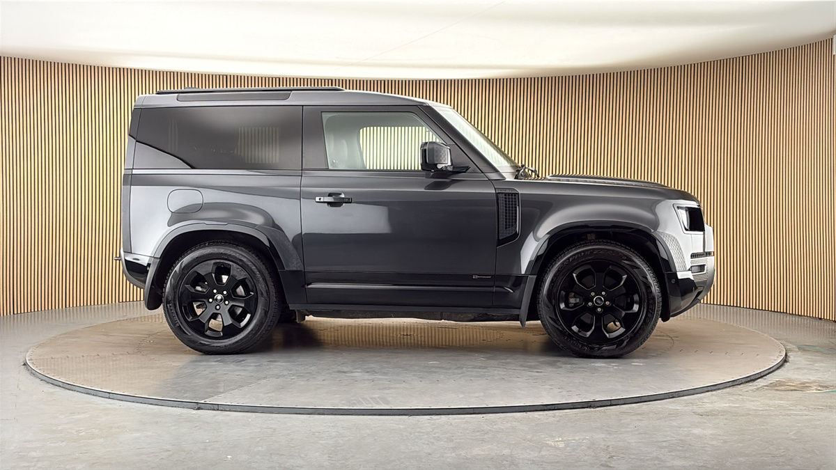 More views of Land Rover Defender 90