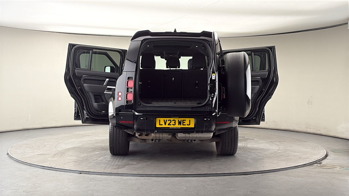 More views of Land Rover Defender 110