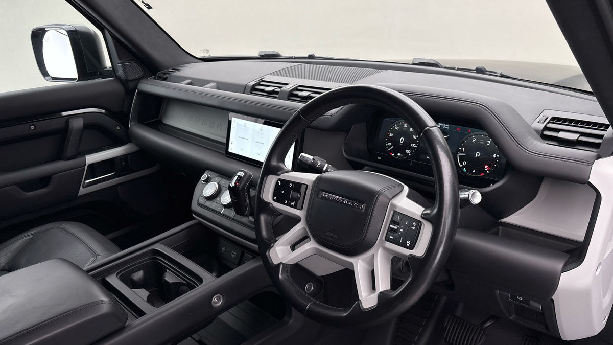 Land Rover Defender 110 Image 5