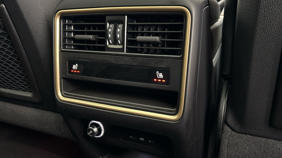 Porsche Cayenne Image 32