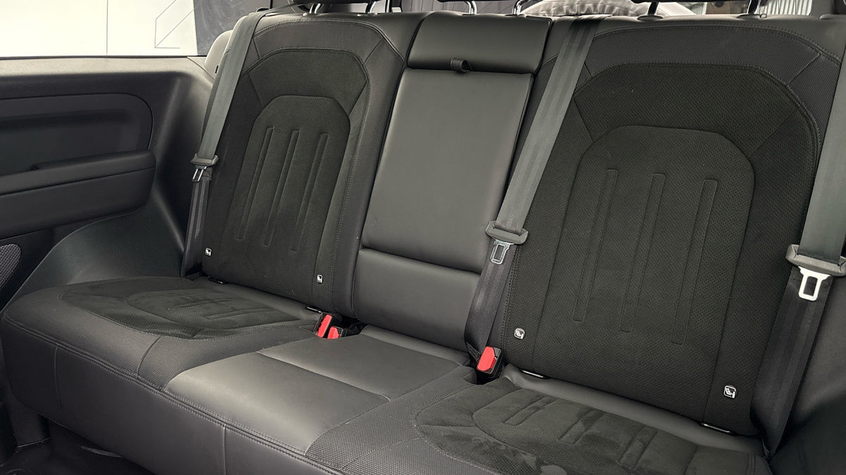 Land Rover Defender 90 Image 8