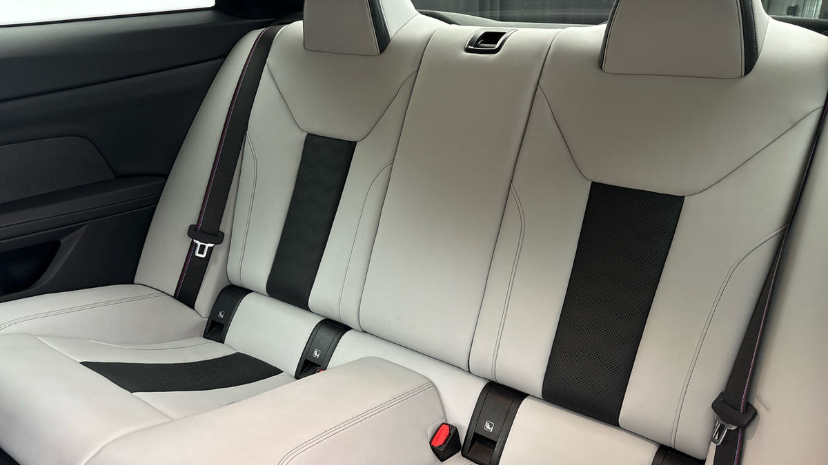 BMW M4 Image 8