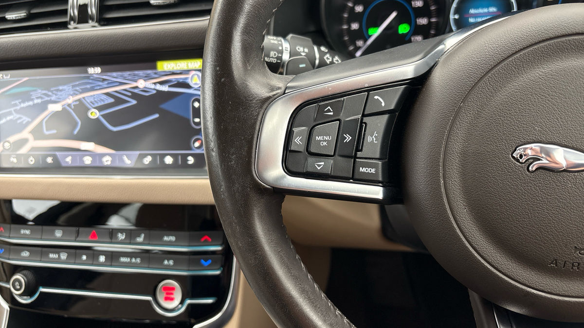 Jaguar XF Image 13