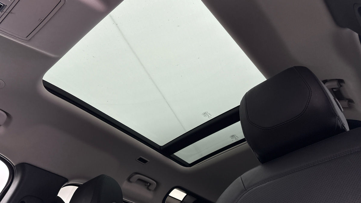 Land Rover Defender 110 Image 6