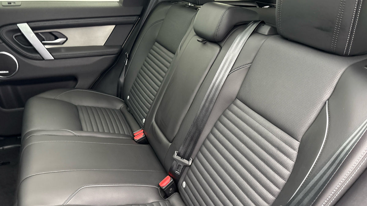 Land Rover Discovery Sport Image 8