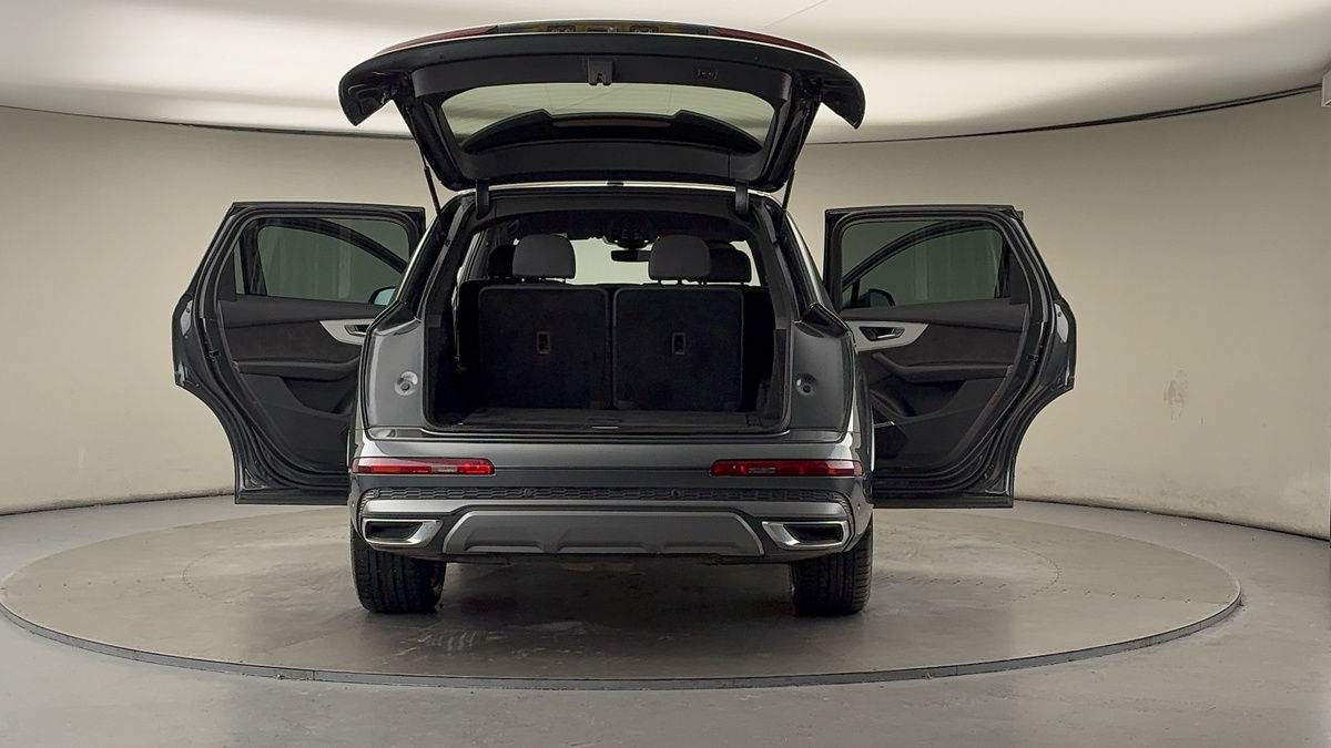 More views of Audi Q7