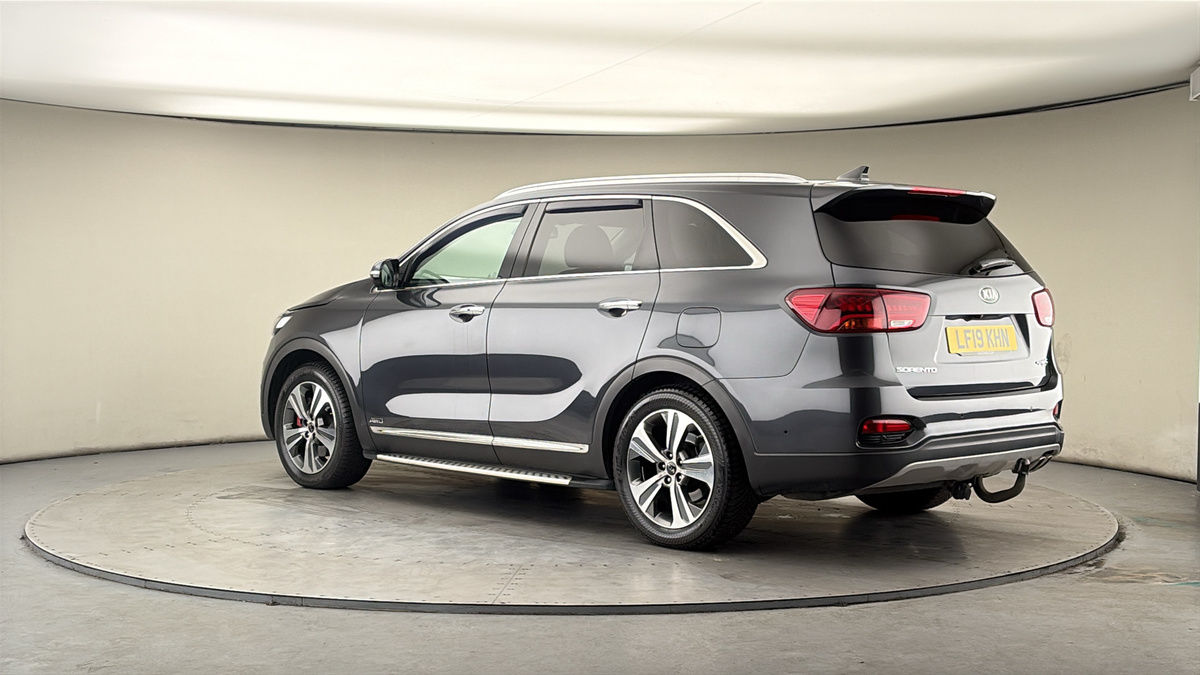 More views of Kia Sorento