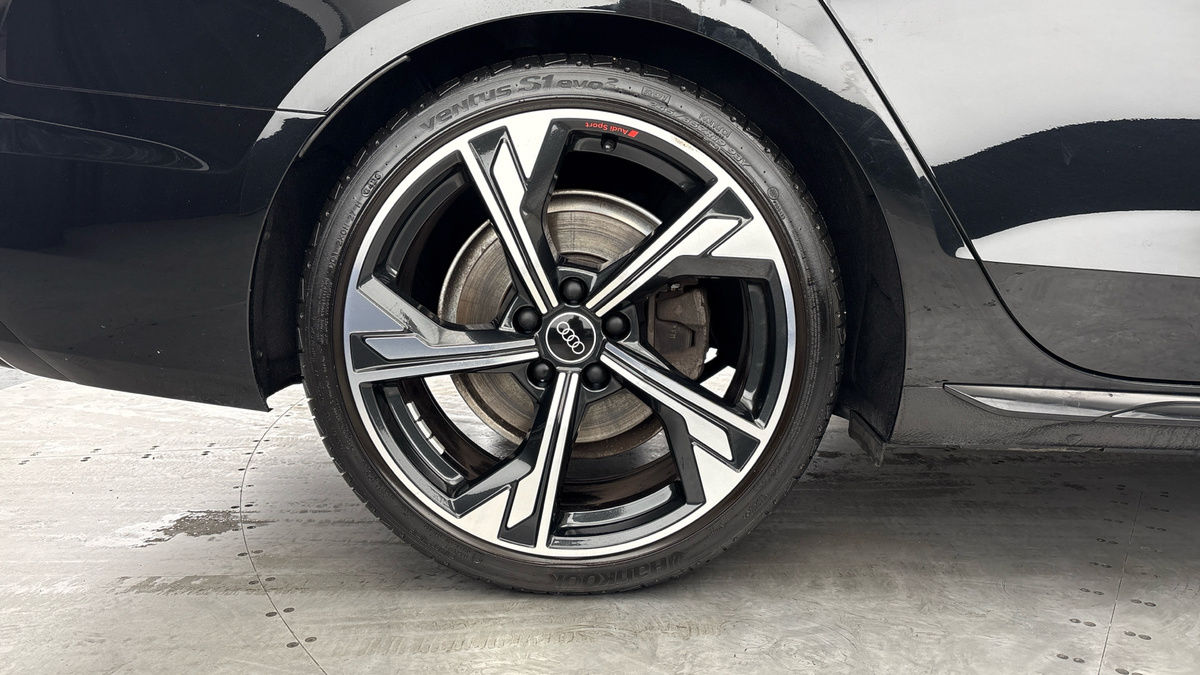 Audi A4 Avant Image 10