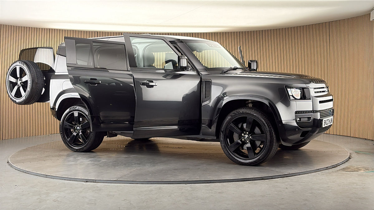 More views of Land Rover Defender 110
