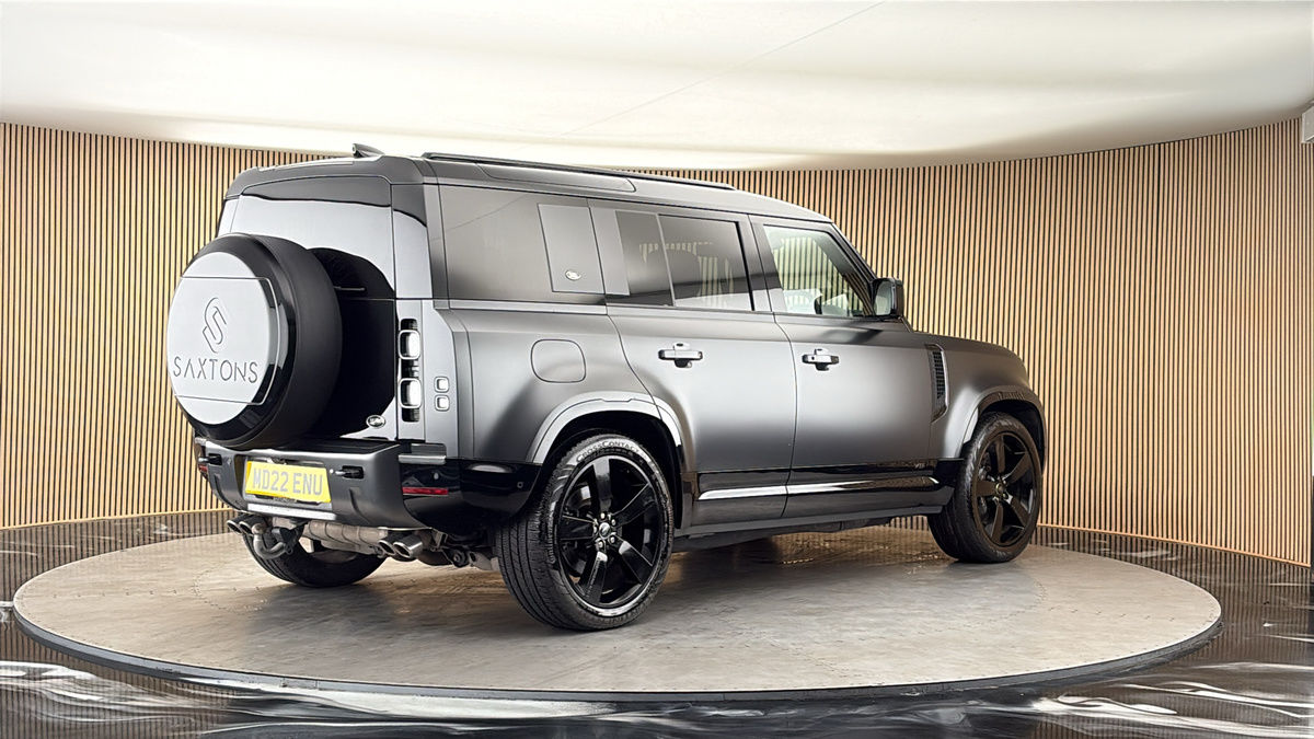 Land Rover Defender 110 Image 21
