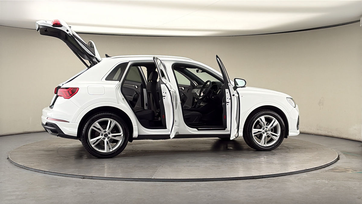 More views of Audi Q3