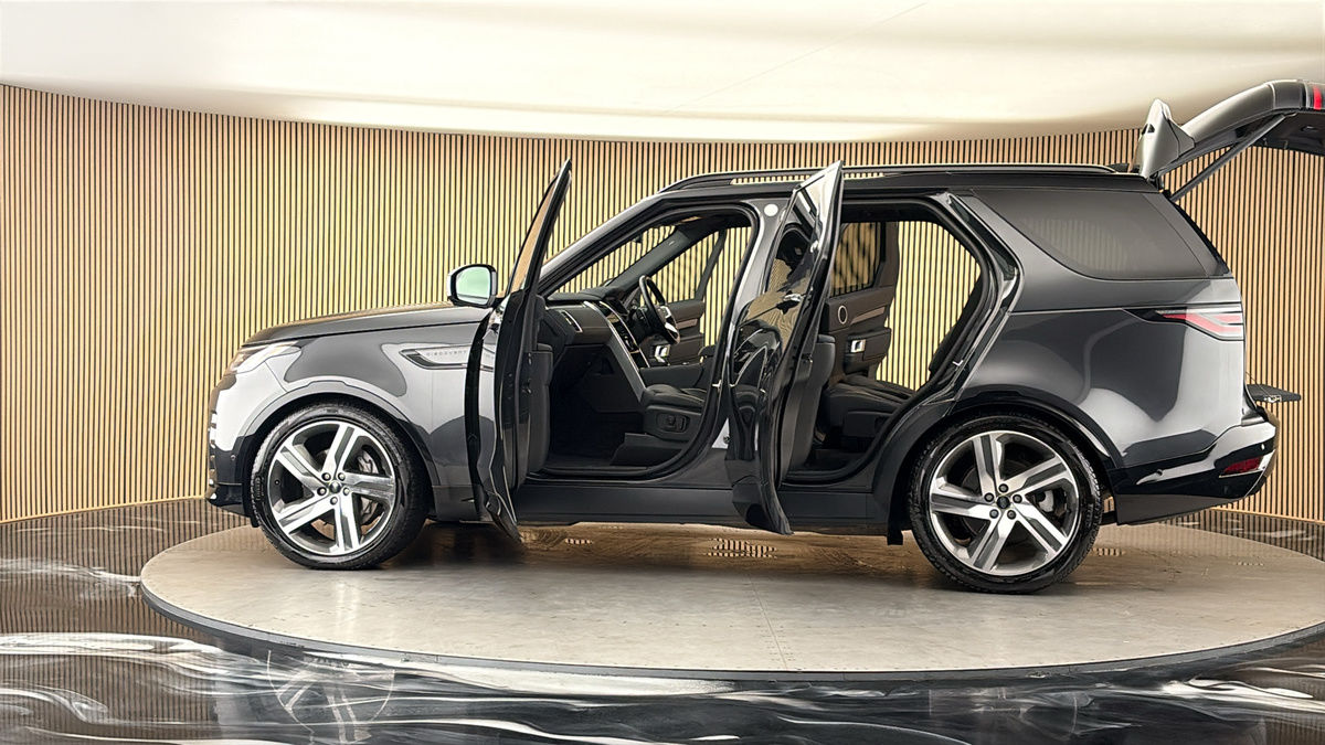 More views of Land Rover Discovery