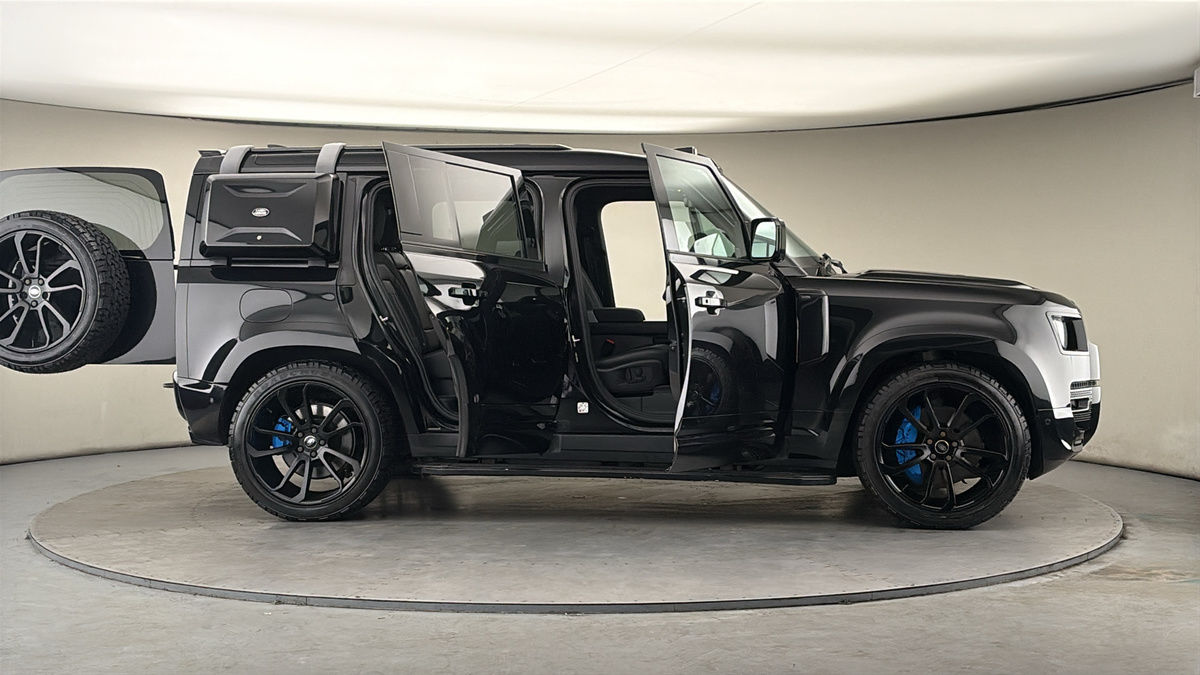 More views of Land Rover Defender 110