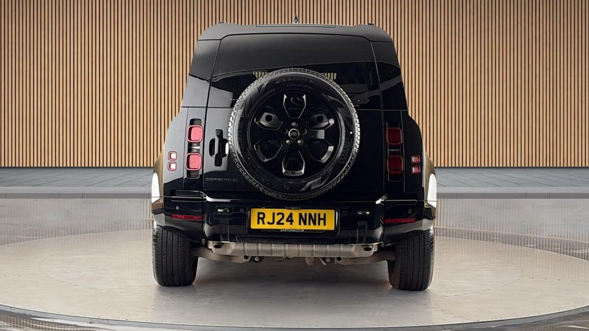 Land Rover Defender 110 Image 4