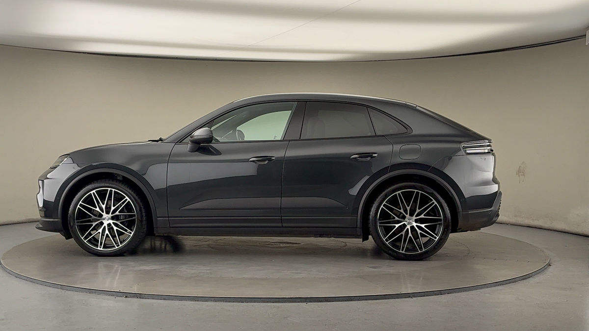 More views of Porsche Macan