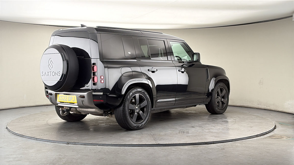 Land Rover Defender 110 Image 21