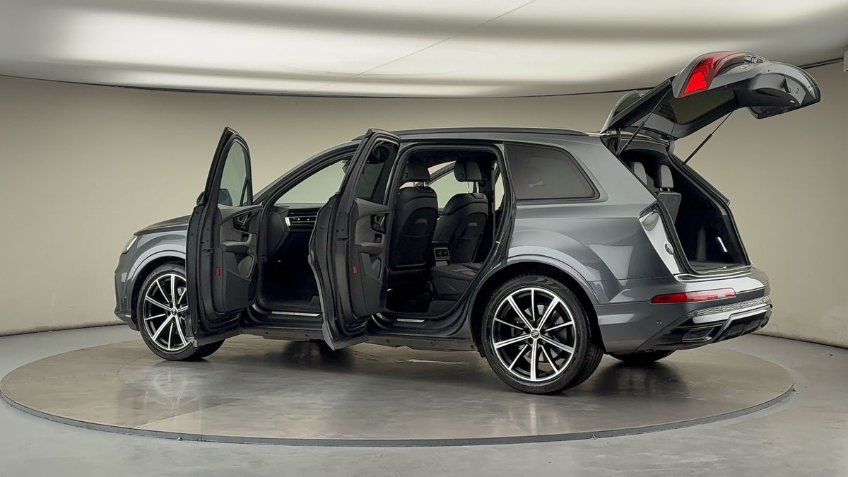 More views of Audi Q7