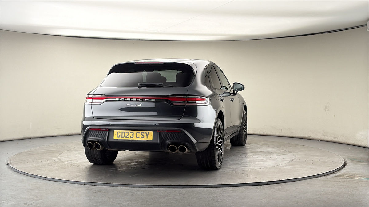 More views of Porsche Macan