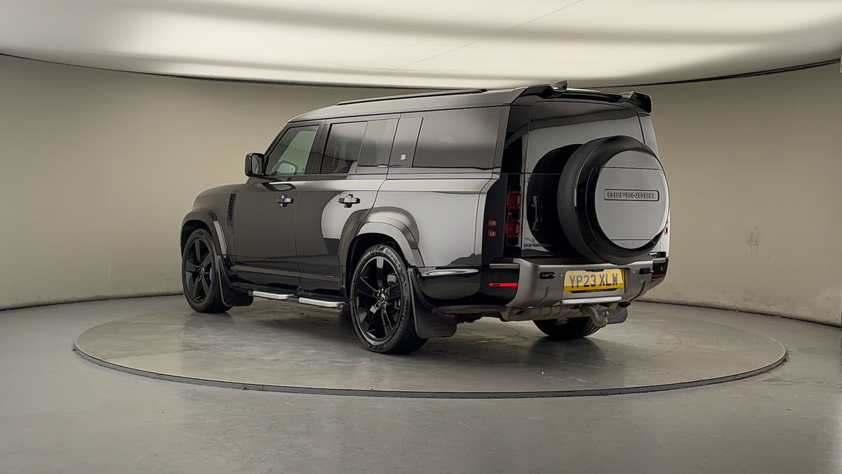 Land Rover Defender 130 Image 2