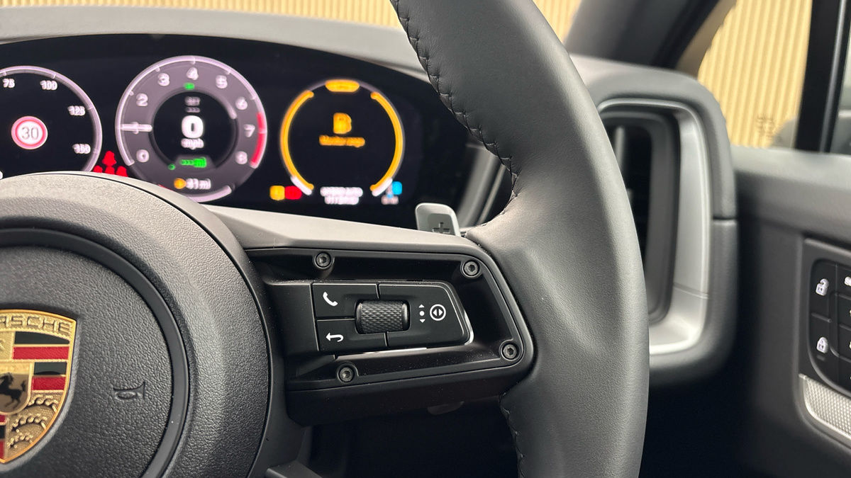 Porsche Cayenne Image 14