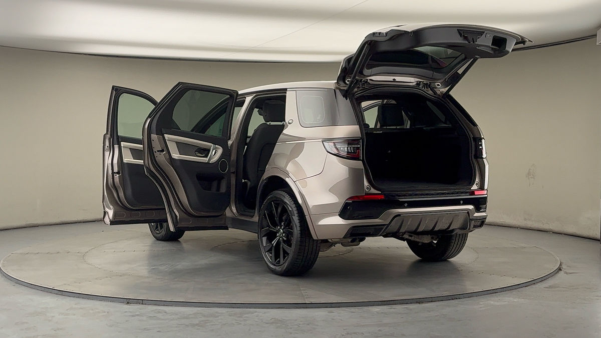 Land Rover Discovery Sport Image 23