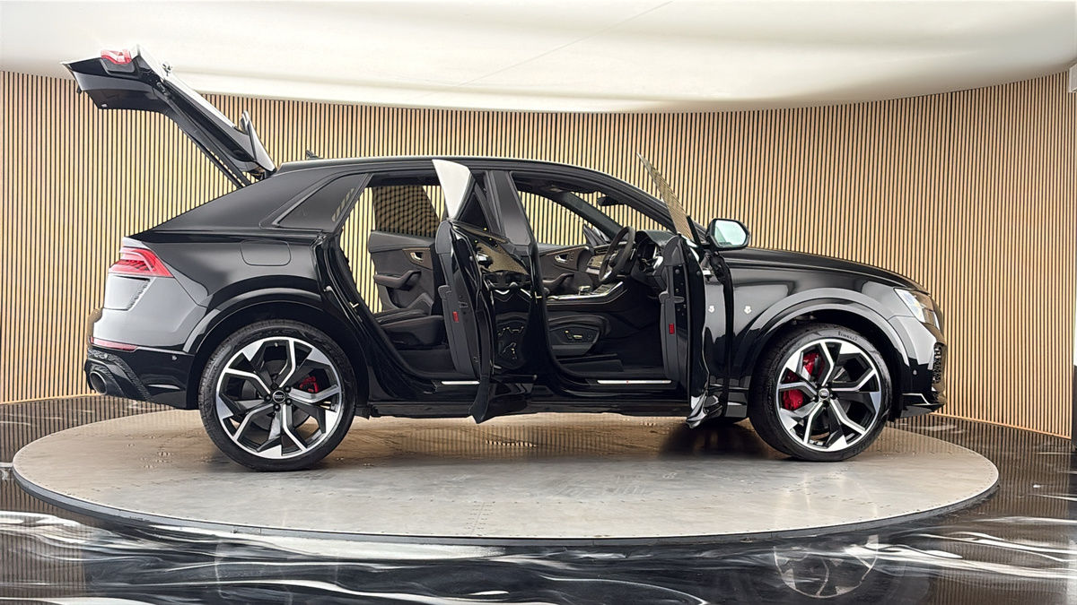 More views of Audi RSQ8