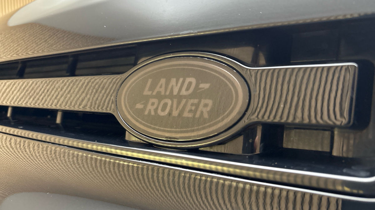 Land Rover Defender 110 Image 24