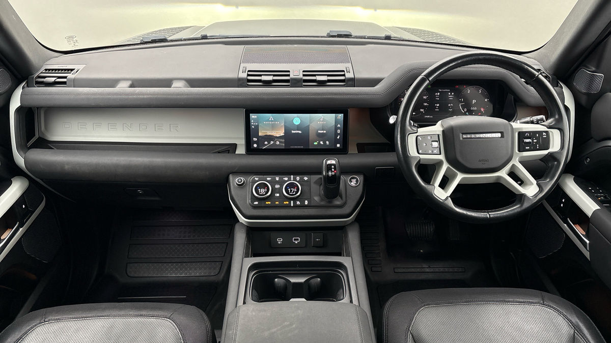 Land Rover Defender 110 Image 12