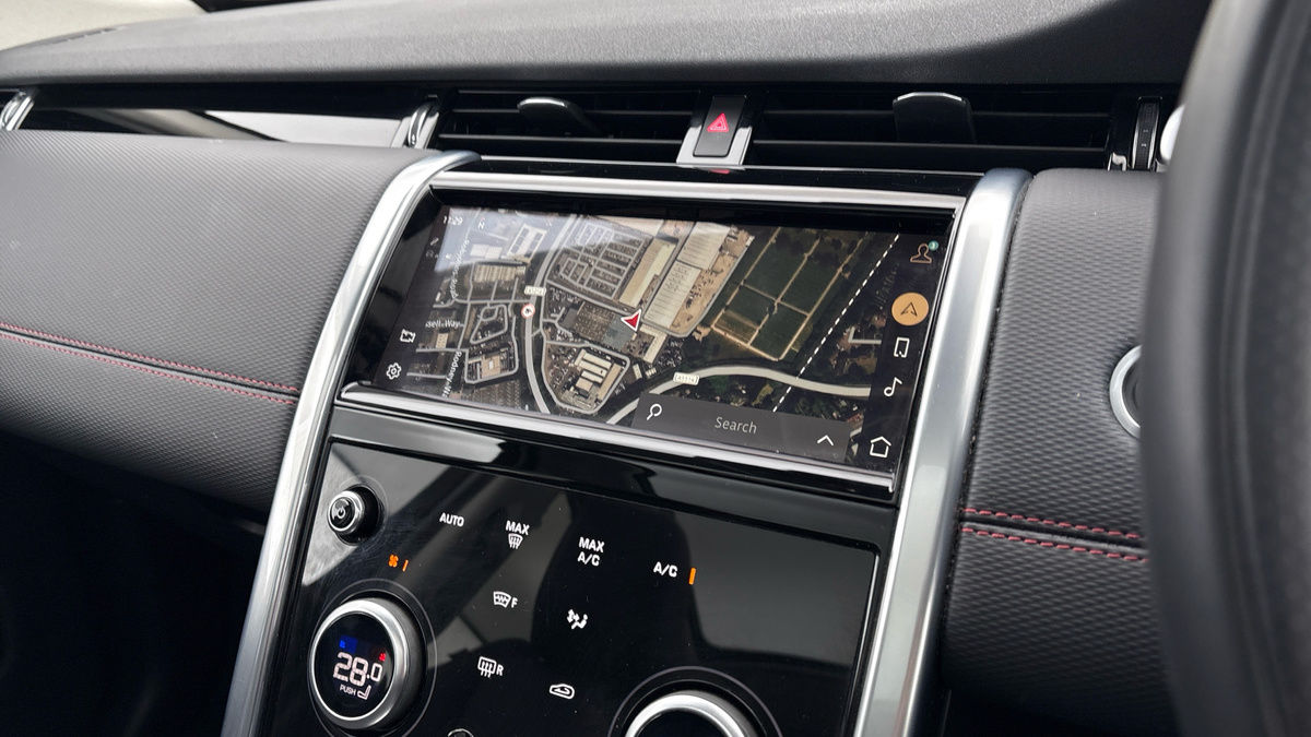 Land Rover Discovery Sport Image 17