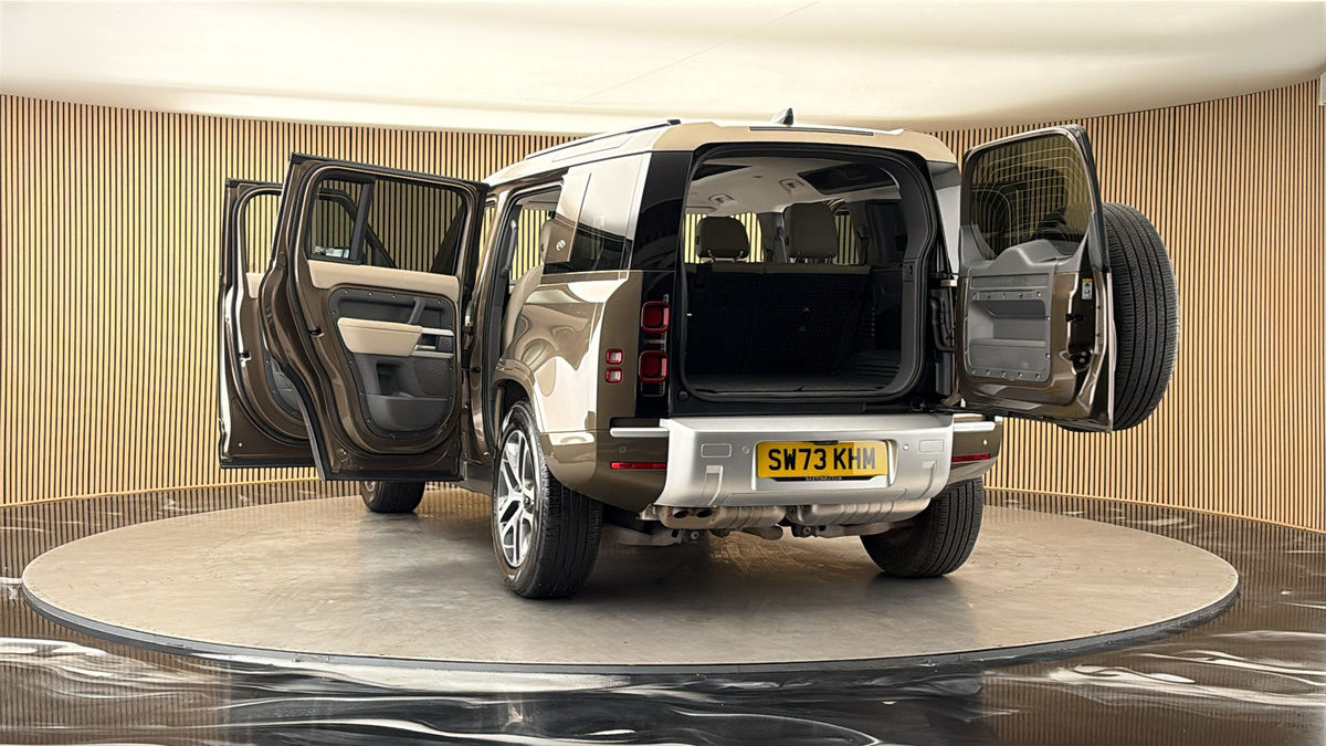 More views of Land Rover Defender 110