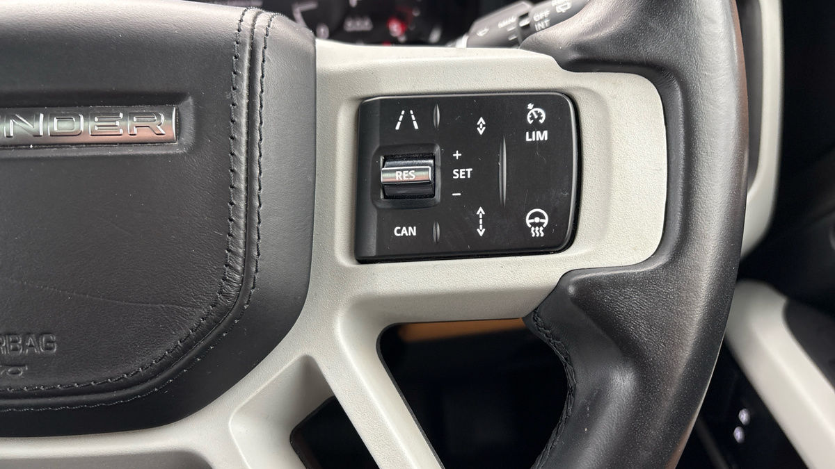 Land Rover Defender 90 Image 14