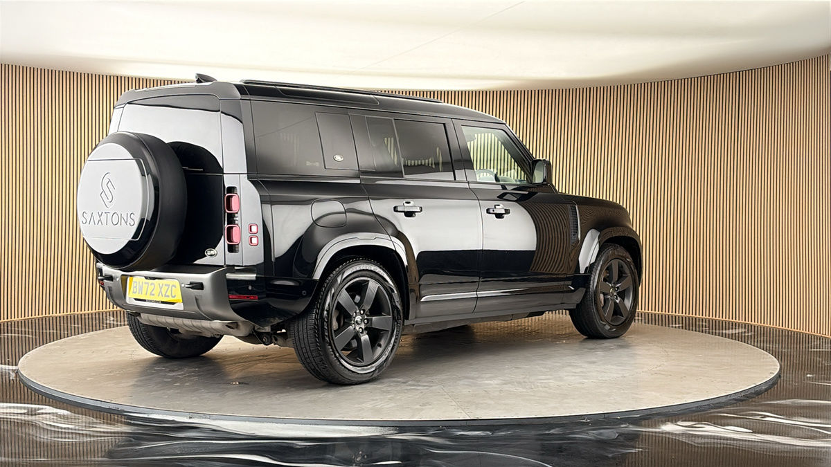 Land Rover Defender 110 Image 21
