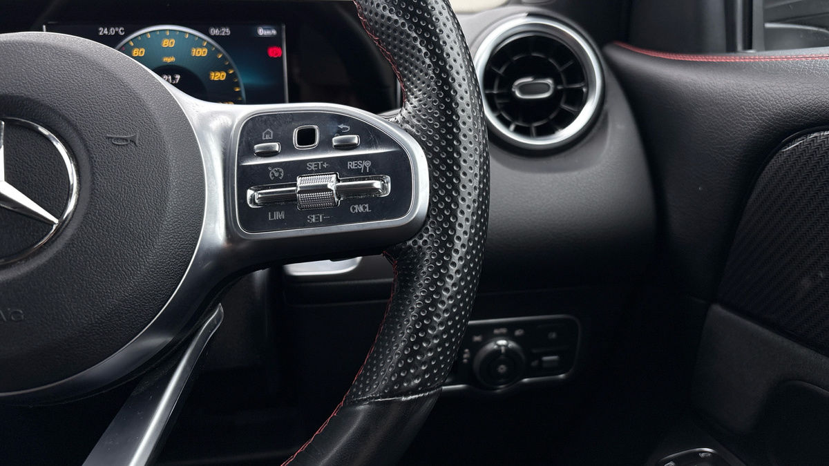 Mercedes-Benz GLB Image 14