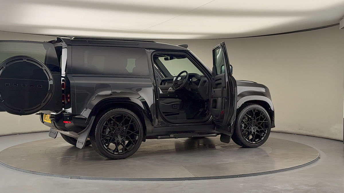 More views of Land Rover Defender 90