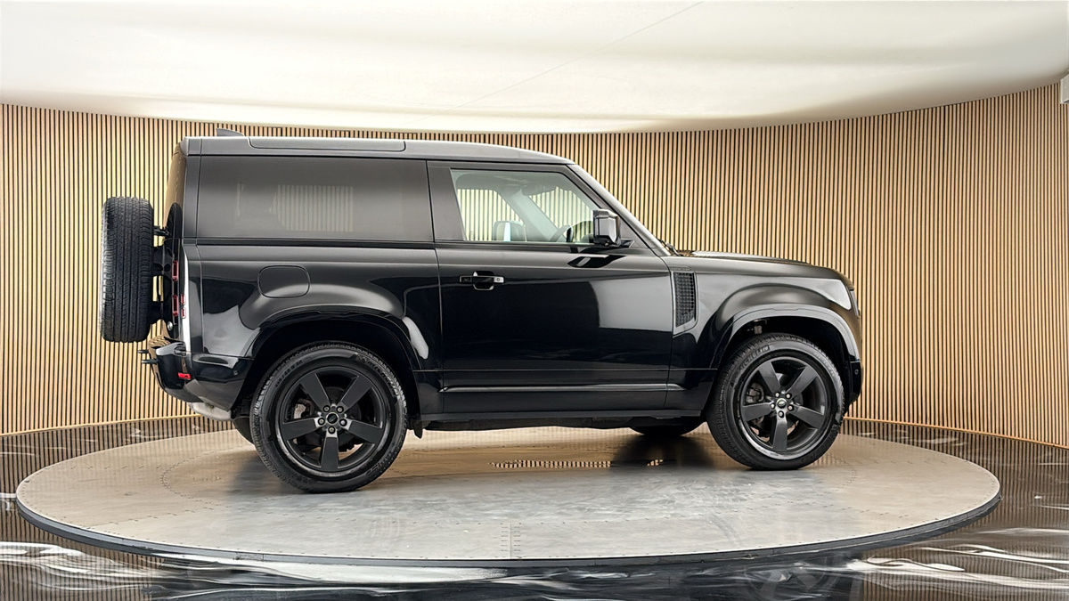 More views of Land Rover Defender 90