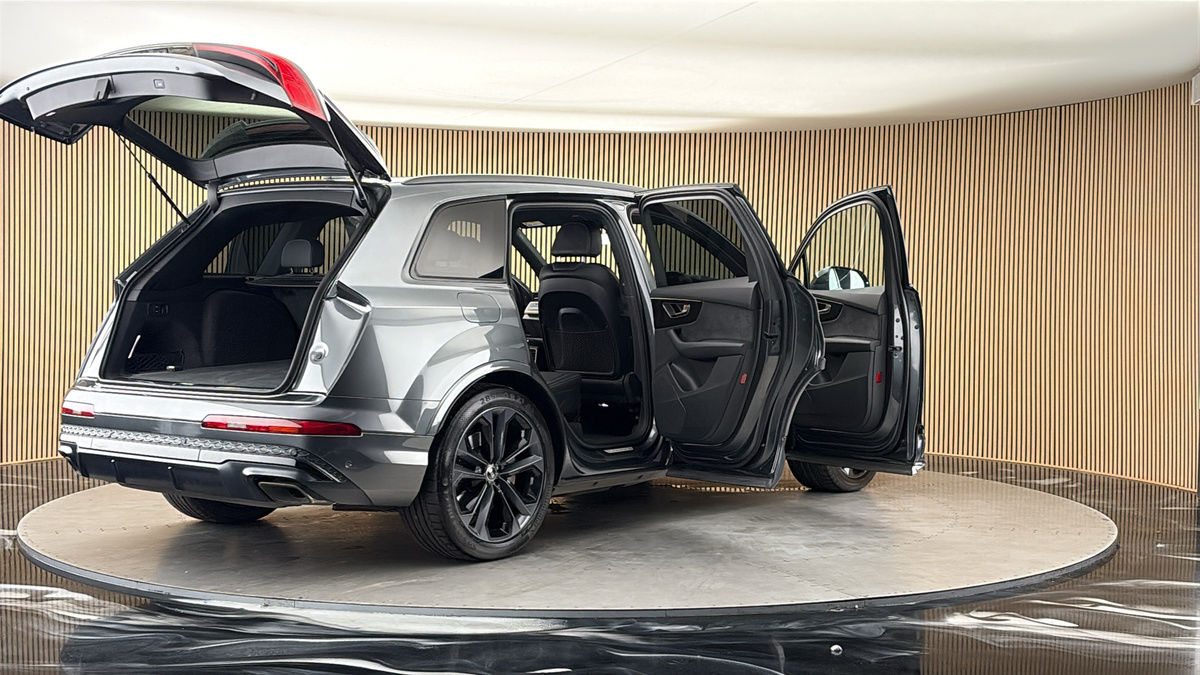 More views of Audi Q7