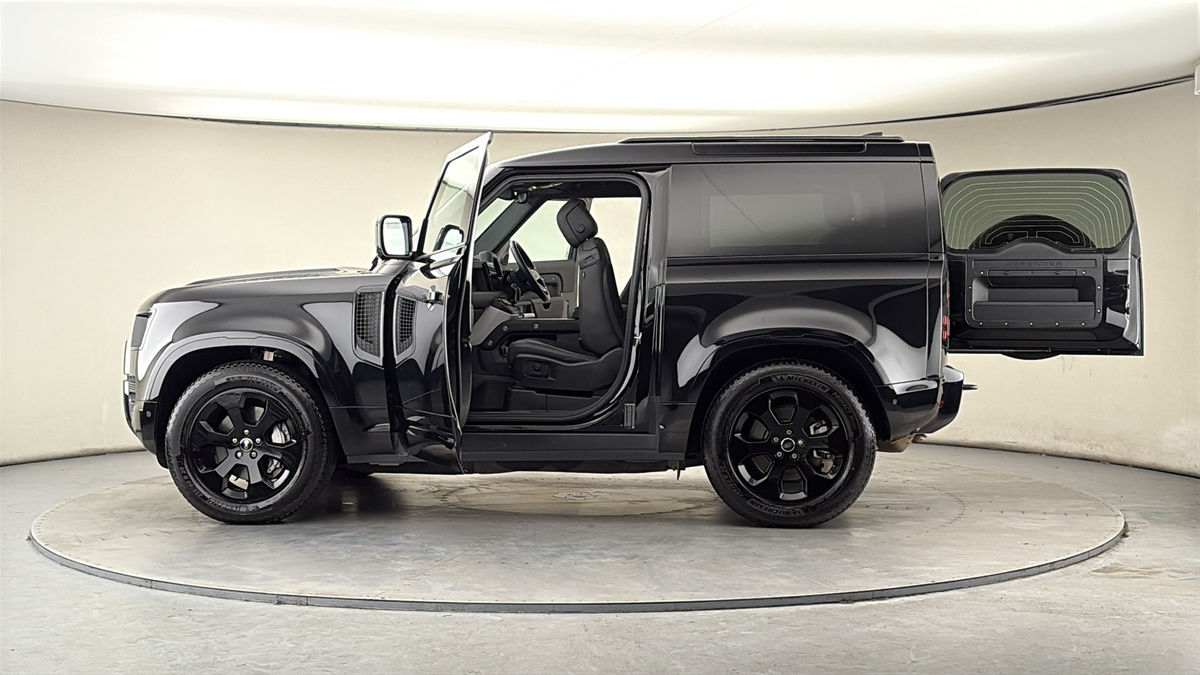 More views of Land Rover Defender 90