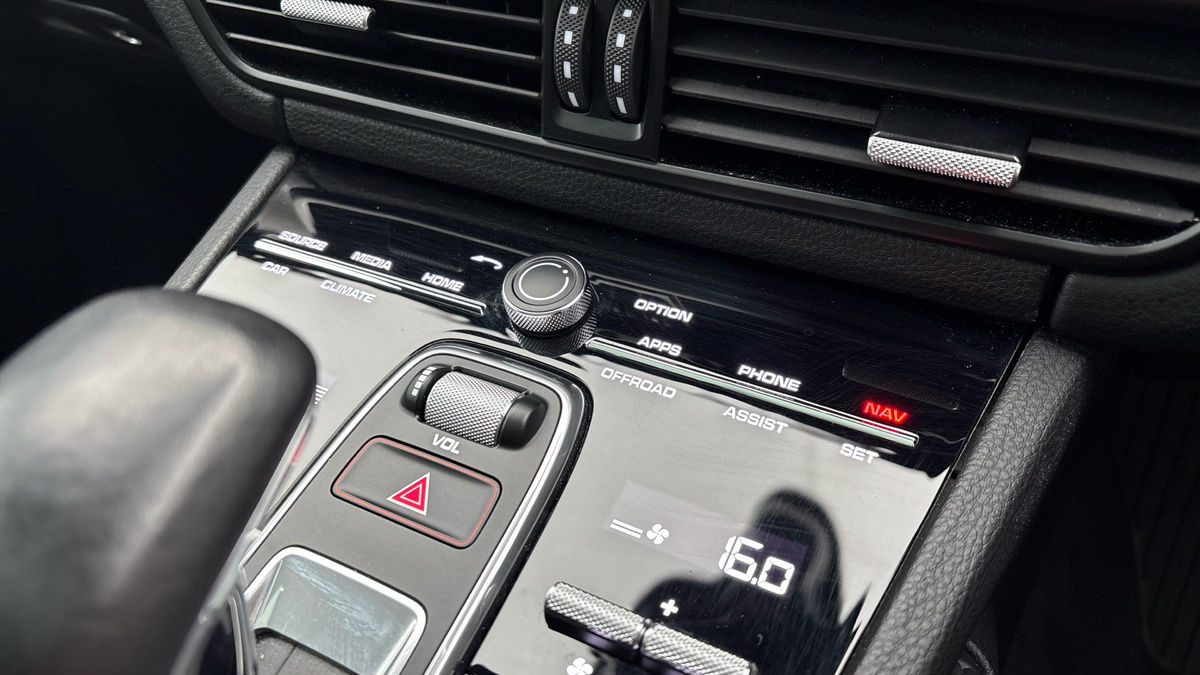 Porsche Cayenne Image 28