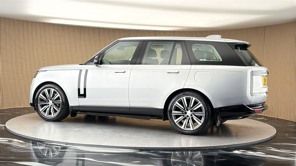 More views of Land Rover Range Rover