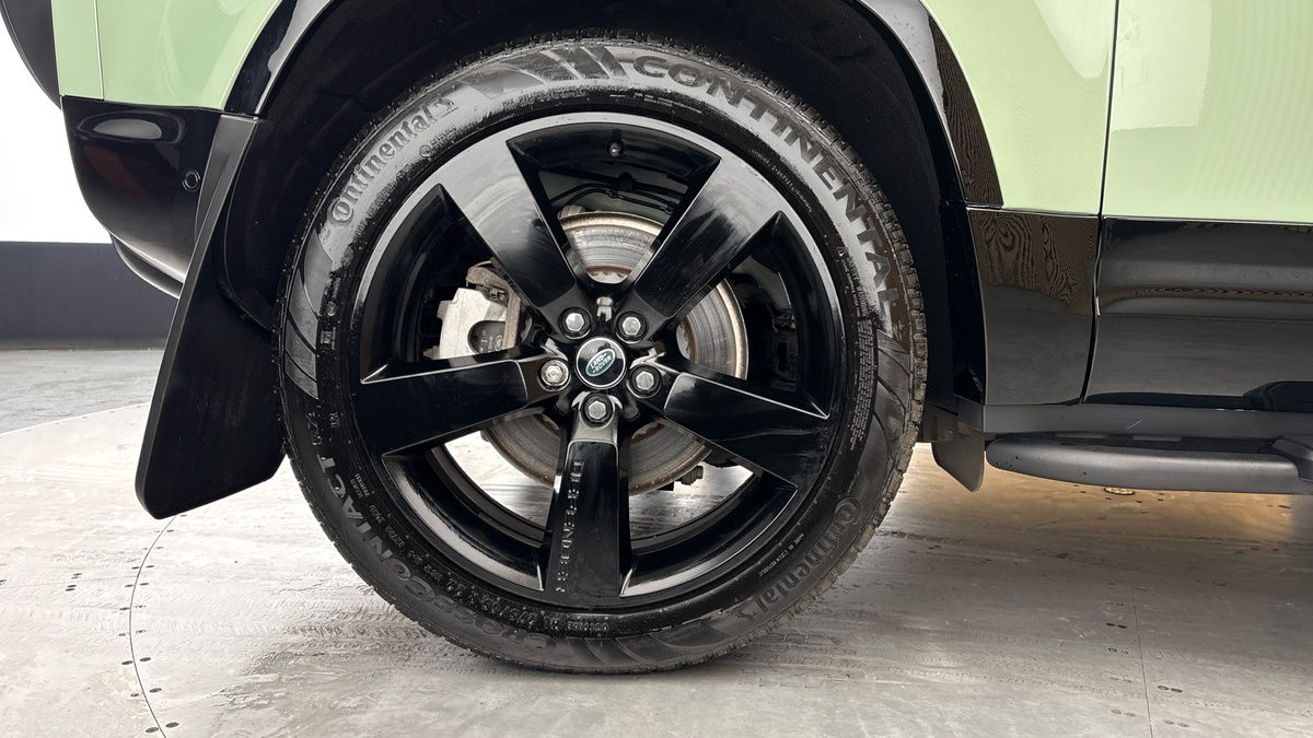 Land Rover Defender 90 Image 10