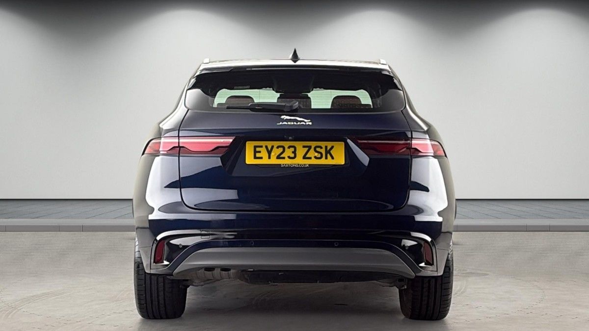Jaguar F-PACE Image 4